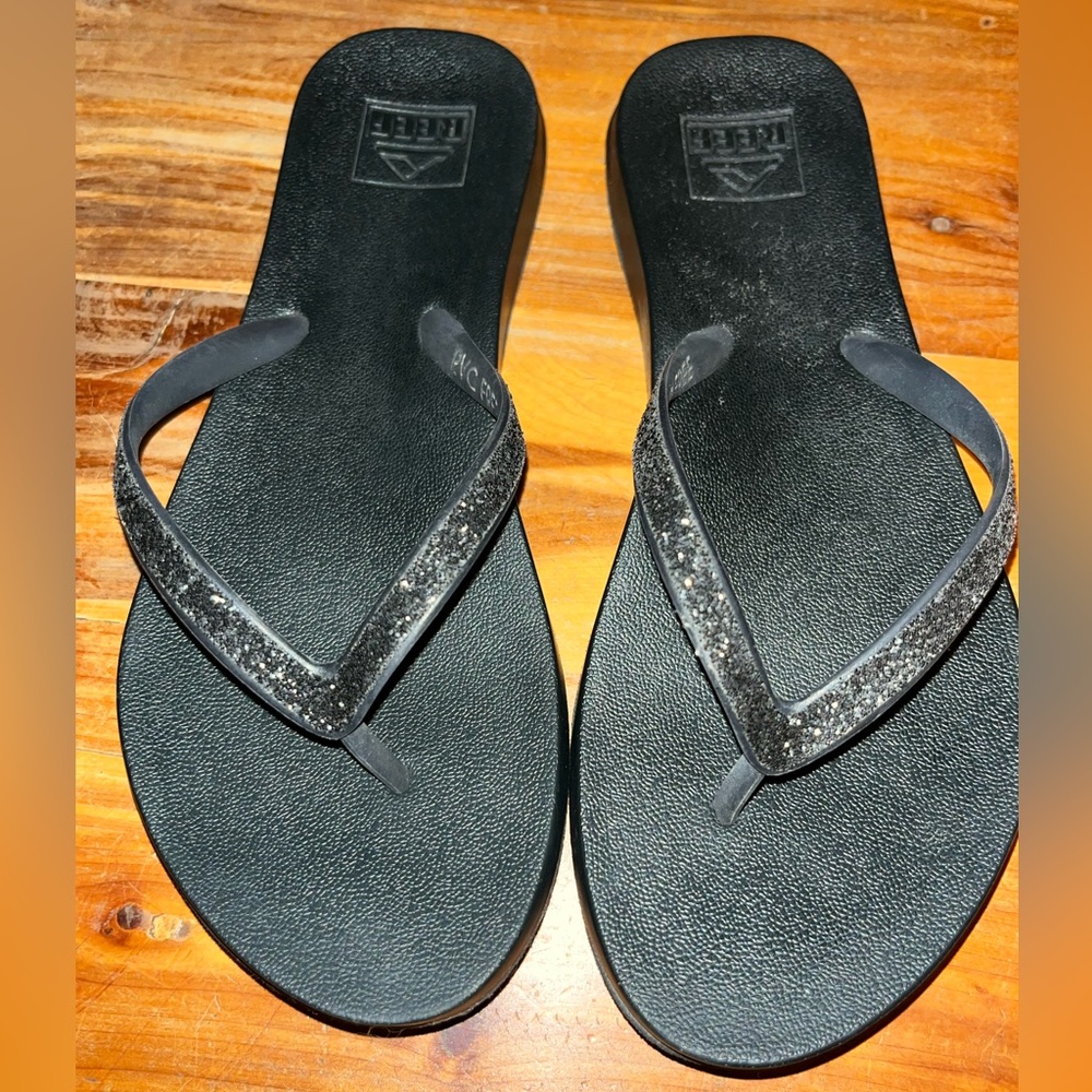 REEF Cushion Stargazer black Flip Flop only worn a few times